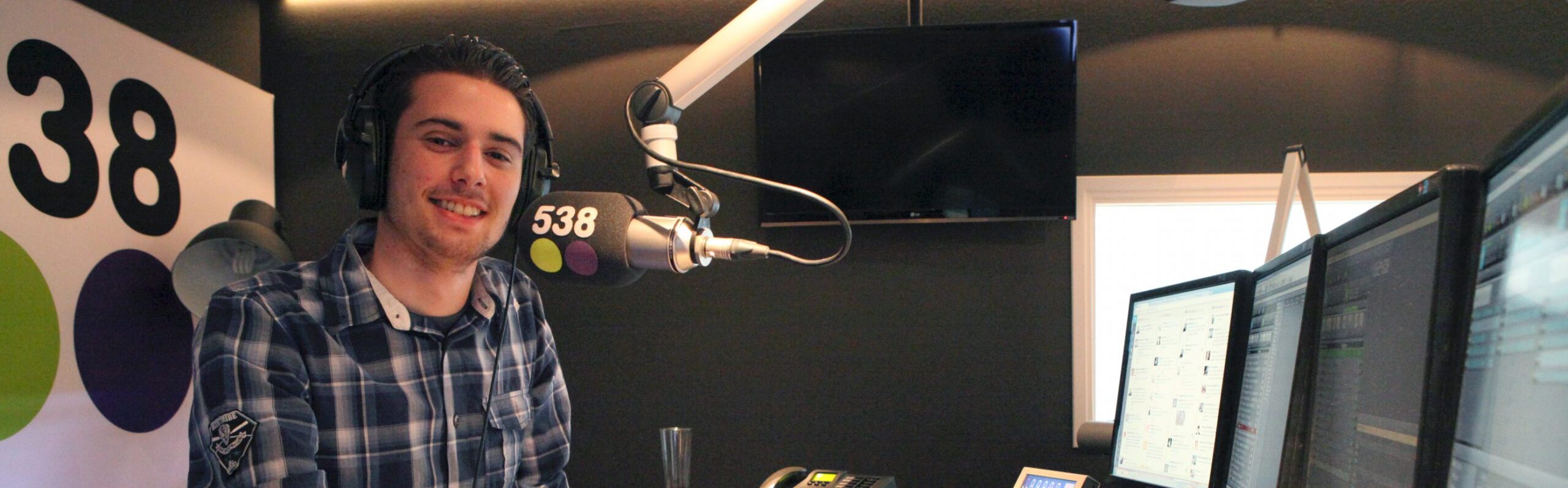 Daan Berg als radio-dj bij 538 Hitzone